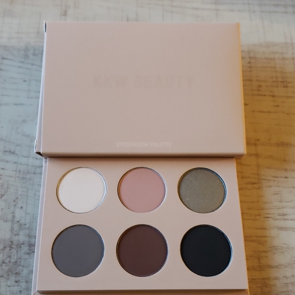 KKW Beauty Makeup Kkw Beauty So Fire Classic Blossom Mario Smokey